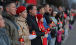 Набережную Северной Двины в Архангельске осветили 1418 свечей в память о каждом дне Великой Отечественной войны